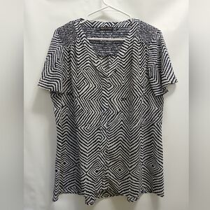 Violet & Claire Womens Smocked Top 1X Black/White Diamond Pattern